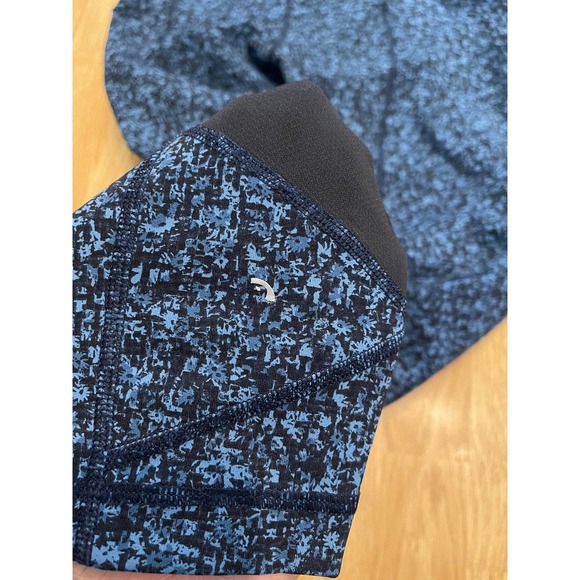 Lululemon Peace Revival Crop - Picture 7 of 7